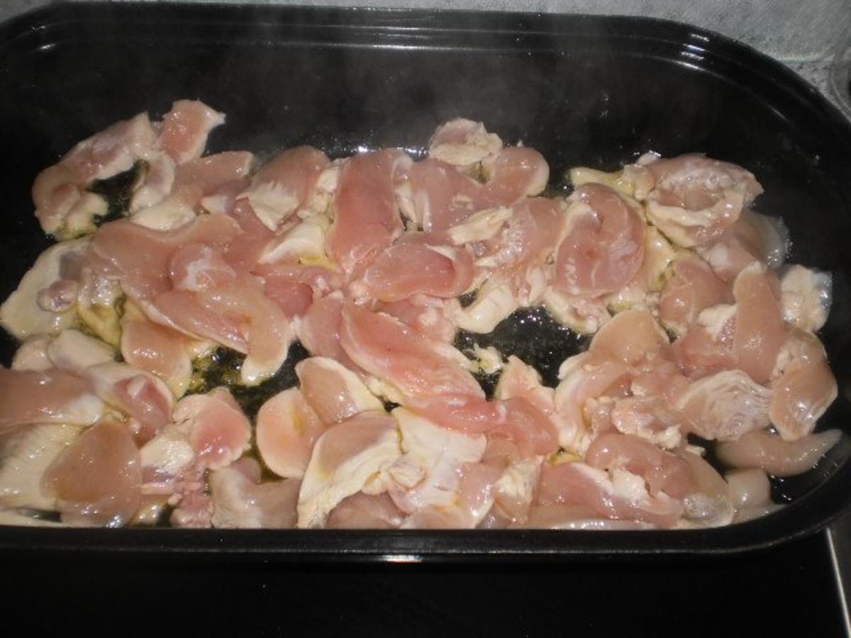 Hühnchen in Rahm-Pilz-Sauce  / Geflügelklein mit Pilzen und Schmorgurken - Rezept - Bild Nr. 4