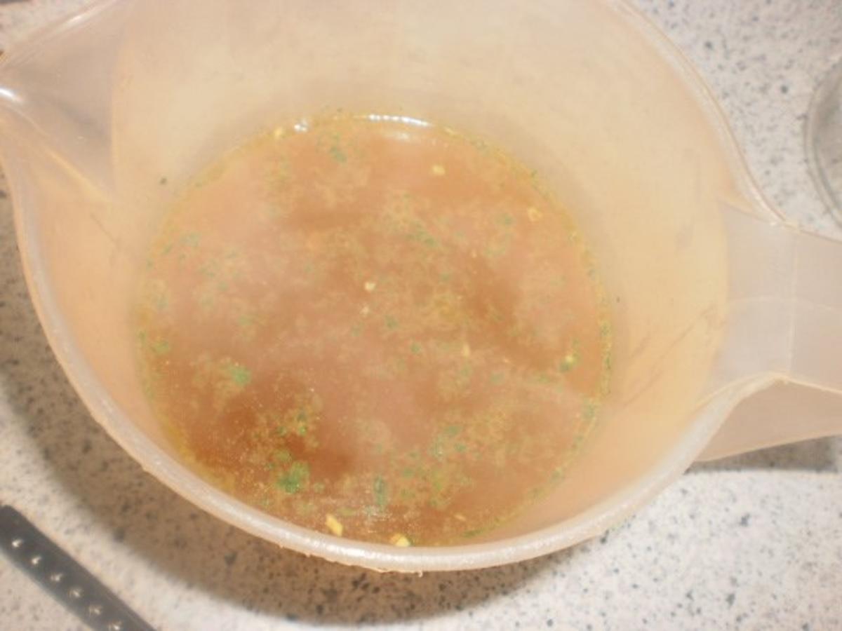 Hühnchen in Rahm-Pilz-Sauce  / Geflügelklein mit Pilzen und Schmorgurken - Rezept - Bild Nr. 9