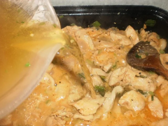 Rezept: Hühnchen in Rahm-Pilz-Sauce / Geflügelklein mit Pilzen und Schmorgurken Bild Nr. 10 Hühnchen in Rahm-Pilz-Sauce / Geflügelklein mit Pilzen und Schmorgurken - Rezept - Bild Nr. 10