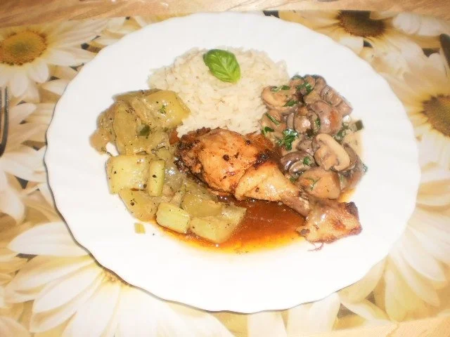 Rezept: Hühnchen in Rahm-Pilz-Sauce / Geflügelklein mit Pilzen und Schmorgurken Bild Nr. 2 Hühnchen in Rahm-Pilz-Sauce / Geflügelklein mit Pilzen und Schmorgurken - Rezept - Bild Nr. 2