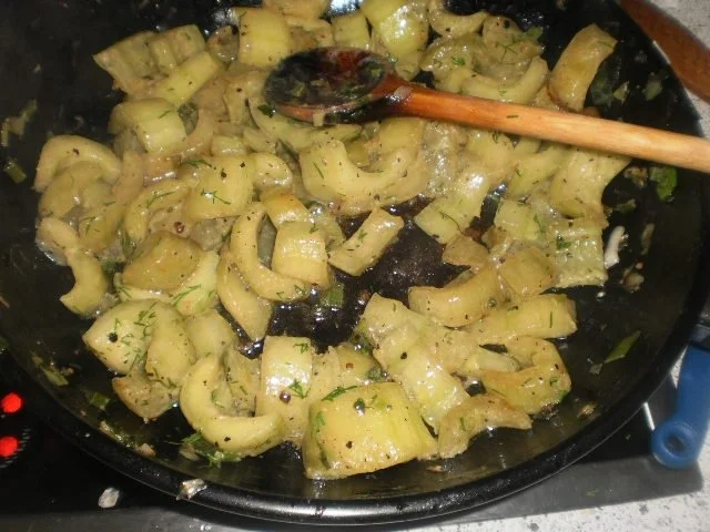 Rezept: Hühnchen in Rahm-Pilz-Sauce / Geflügelklein mit Pilzen und Schmorgurken Bild Nr. 17 Hühnchen in Rahm-Pilz-Sauce / Geflügelklein mit Pilzen und Schmorgurken - Rezept - Bild Nr. 17