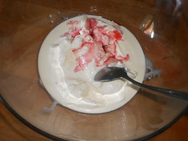 Rezept: Himbeerjoghurt mit Apfelmus Bild Nr. 2 Himbeerjoghurt mit Apfelmus - Rezept - Bild Nr. 2