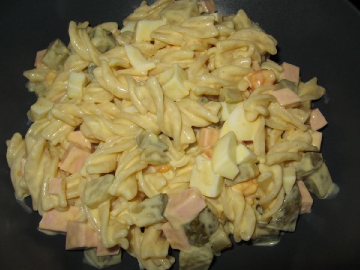 Nudelsalat Mit Eier, Essiggurken und Fleischwurst - Rezept mit Bild ...