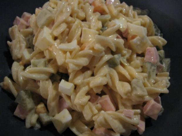 Nudelsalat Mit Eier, Essiggurken und Fleischwurst - Rezept mit Bild ...