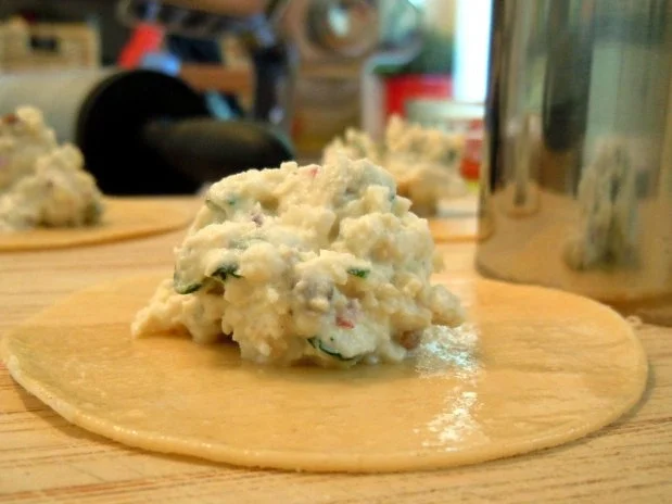 Tortelloni mit Basilikumfüllung und Tomatensugo - Rezept - Bild Nr. 6