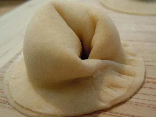 Tortelloni mit Basilikumfüllung und Tomatensugo - Rezept - Bild Nr. 7