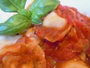 Tortelloni mit Basilikumfüllung und Tomatensugo - Rezept