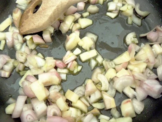 Tortelloni mit Basilikumfüllung und Tomatensugo - Rezept - Bild Nr. 4