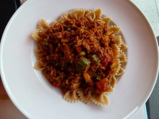 Nudeln mit Zuccini-Hackfleischsauce - Rezept
