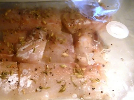 Kabeljau-Wuerfel in Curry unter Kraeuterschaum und Tomatenfilets mit Dreikornreis - Rezept - Bild Nr. 5