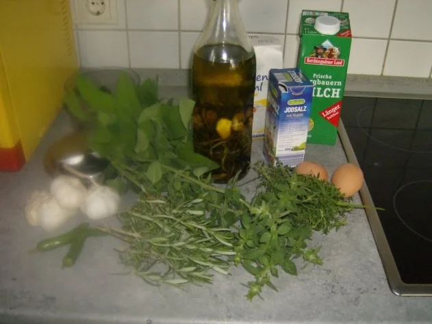 Rezept: Kräuter Knoblauchbrot und Semmeln Bild Nr. 3 Kräuter Knoblauchbrot und Semmeln - Rezept - Bild Nr. 3