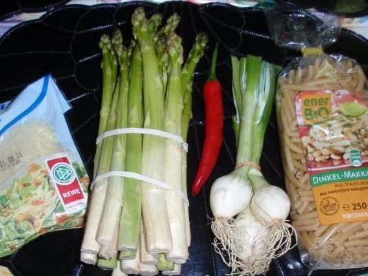 Rezept: Grüne Spargel-Nudel-Pfanne Bild Nr. 2 Grüne Spargel-Nudel-Pfanne - Rezept - Bild Nr. 2