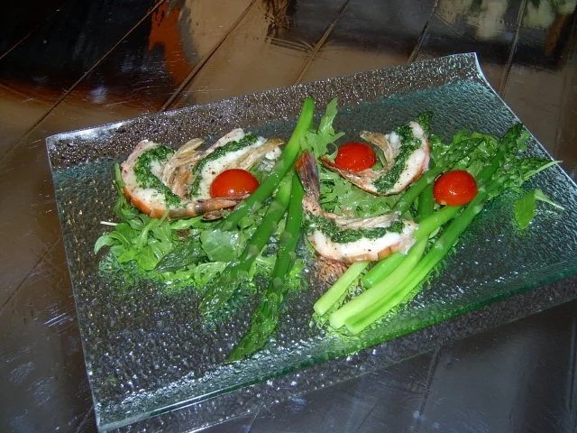 Grüner Spargelsalat mit Black Tiger Prawns - Rezept