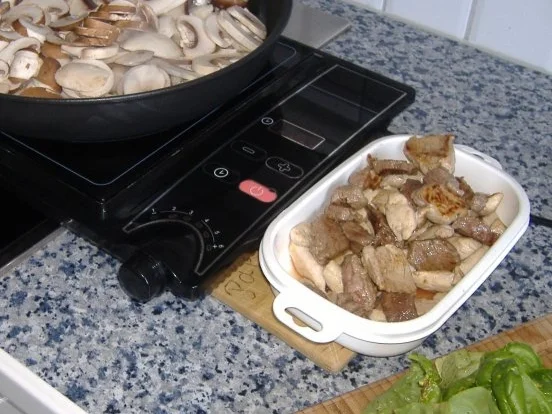 Rezept: Filetspitzen mit Champignons und Basilikum Bild Nr. 2 Filetspitzen mit Champignons und Basilikum - Rezept - Bild Nr. 2