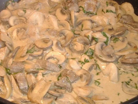 Rezept: Filetspitzen mit Champignons und Basilikum Bild Nr. 4 Filetspitzen mit Champignons und Basilikum - Rezept - Bild Nr. 4