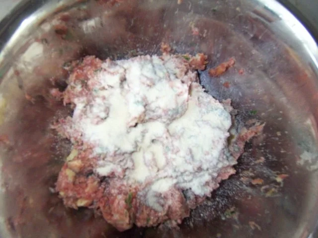 Rezept: Rucola-Bällchen auf Tomatensauce Bild Nr. 3 Rucola-Bällchen auf Tomatensauce - Rezept - Bild Nr. 3