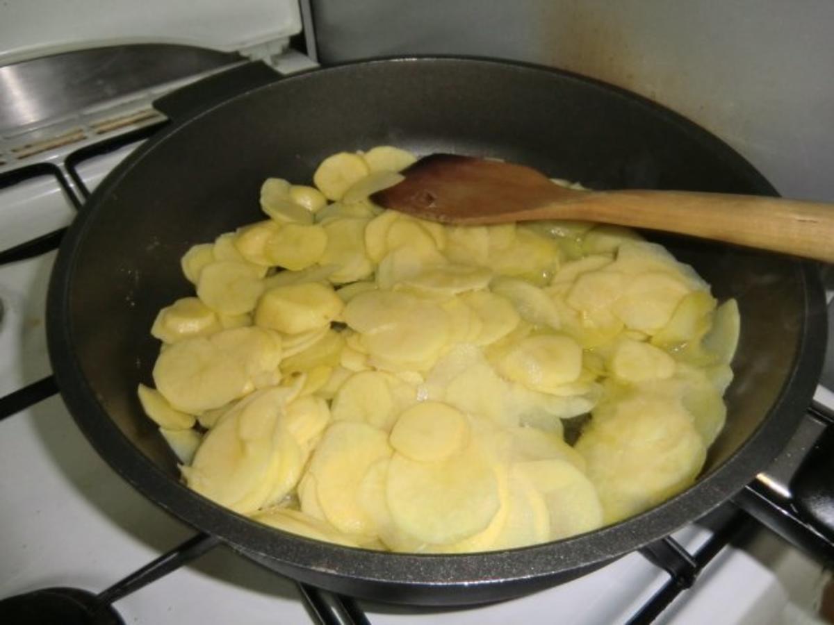 Bratkartoffeln mit Paprika und Fleischwurst - Rezept - Bild Nr. 2
