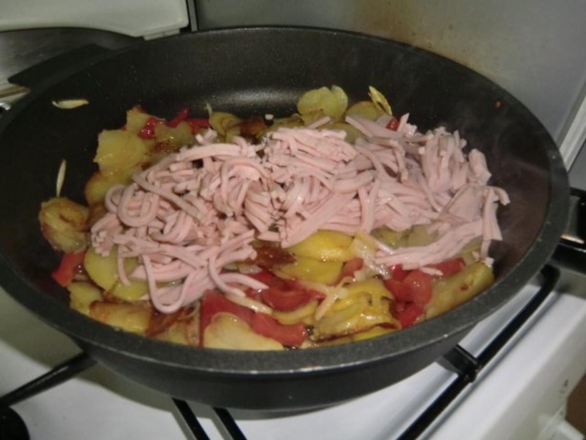 Bratkartoffeln mit Paprika und Fleischwurst - Rezept - Bild Nr. 5