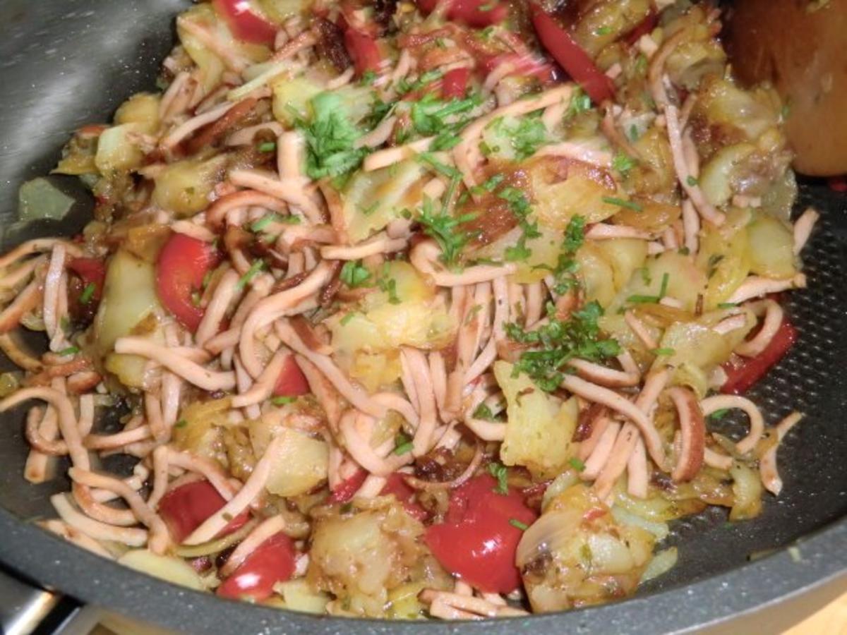 Bratkartoffeln mit Paprika und Fleischwurst - Rezept - Bild Nr. 6