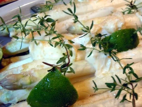 Ofenspargel mit Weißwein-Thymian-Sauce - Rezept - Bild Nr. 3