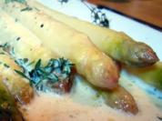 Ofenspargel mit Weißwein-Thymian-Sauce - Rezept