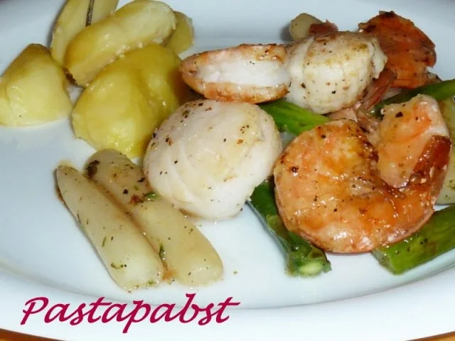 Rezept: Spargel gebraten mit Garnelen und Jakobsmuscheln Bild Nr. 4 Spargel gebraten mit Garnelen und Jakobsmuscheln - Rezept - Bild Nr. 4