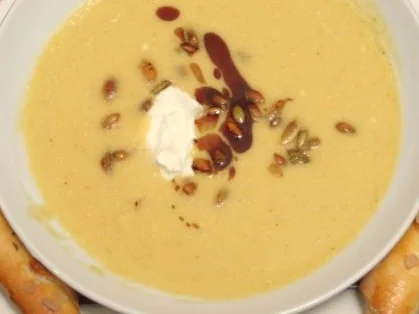 Kürbiscremesuppe mit Salzstangerl - Rezept