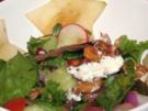 Warmer Ziegenkäse in Walnusskruste auf gemischtem Salat - Rezept