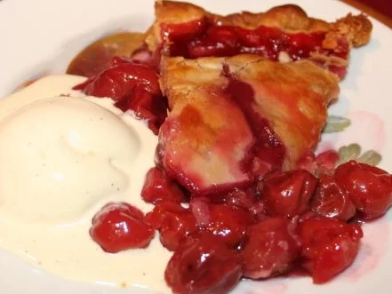 Hausgemachter Cherry Pie a la mode - Rezept