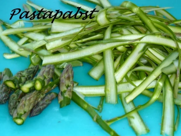 Rezept: Spargelspaghetti mit Krabben Bild Nr. 2 Spargelspaghetti mit Krabben - Rezept - Bild Nr. 2