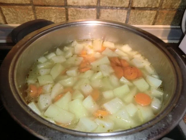 Braten vom Schweinerücken mit Gemüse-Champignon-Soße - Rezept - Bild Nr. 6