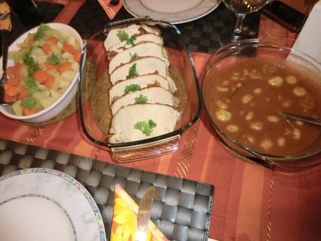 Braten vom Schweinerücken mit Gemüse-Champignon-Soße - Rezept - Bild Nr. 7