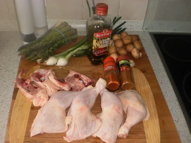 Hähnchenkeulchen ~ Spargel ~ Pilz-Tomaten-Sauce - Rezept - Bild Nr. 2