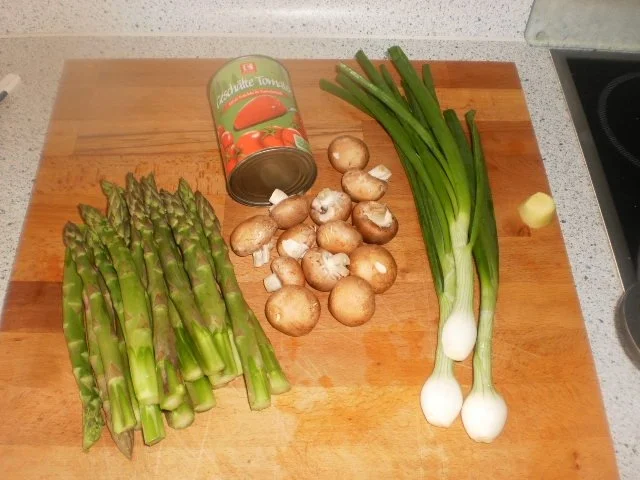 Hähnchenkeulchen ~ Spargel ~ Pilz-Tomaten-Sauce - Rezept - Bild Nr. 8