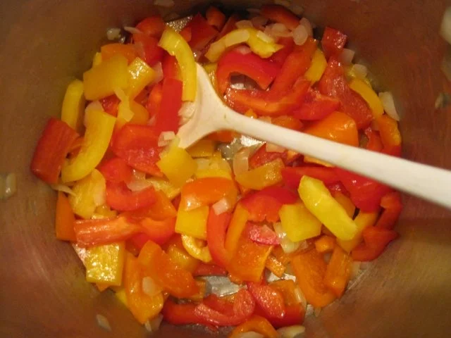 Rezept: Hühner-Geschnetzeltes mit Paprika Bild Nr. 5 Hühner-Geschnetzeltes mit Paprika - Rezept - Bild Nr. 5