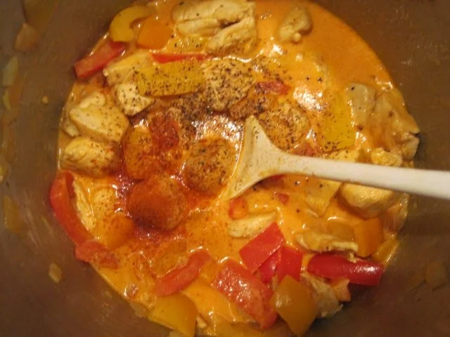 Rezept: Hühner-Geschnetzeltes mit Paprika Bild Nr. 7 Hühner-Geschnetzeltes mit Paprika - Rezept - Bild Nr. 7