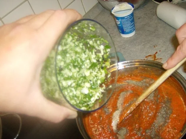 Rezept: schnelle Tomatensoße mit Penne Bild Nr. 6 schnelle Tomatensoße mit Penne - Rezept - Bild Nr. 6