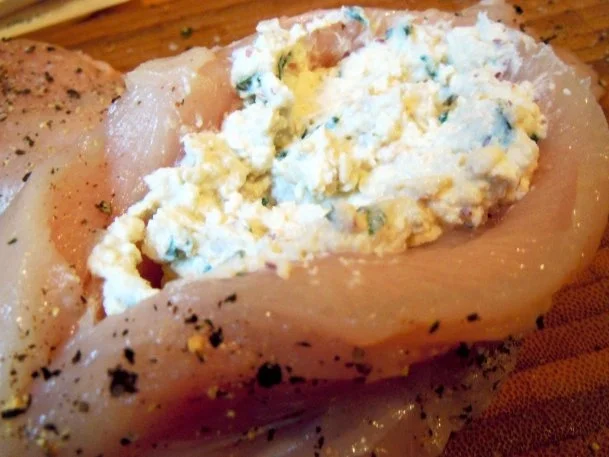 Basilikum-Hähnchen im Speckmantel mit Chili-Kartoffeln und geröstetem Spargel - Rezept - Bild Nr. 4