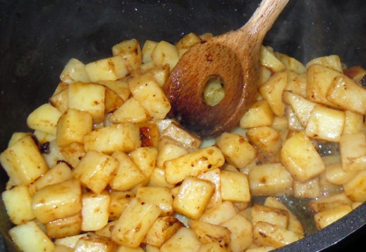 Basilikum-Hähnchen im Speckmantel mit Chili-Kartoffeln und geröstetem Spargel - Rezept - Bild Nr. 7