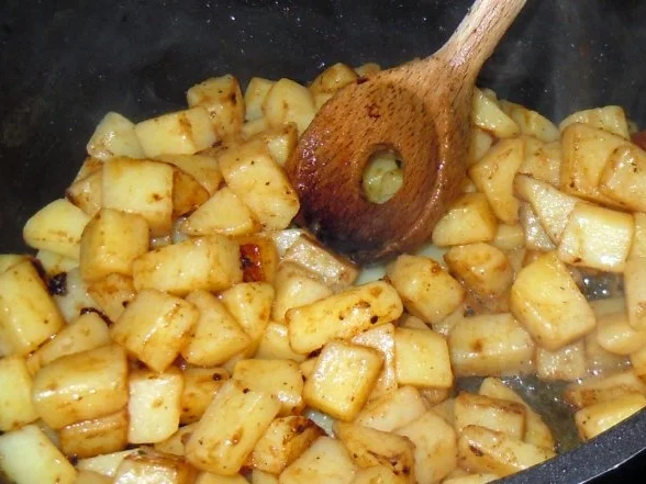 Basilikum-Hähnchen im Speckmantel mit Chili-Kartoffeln und geröstetem Spargel - Rezept - Bild Nr. 7