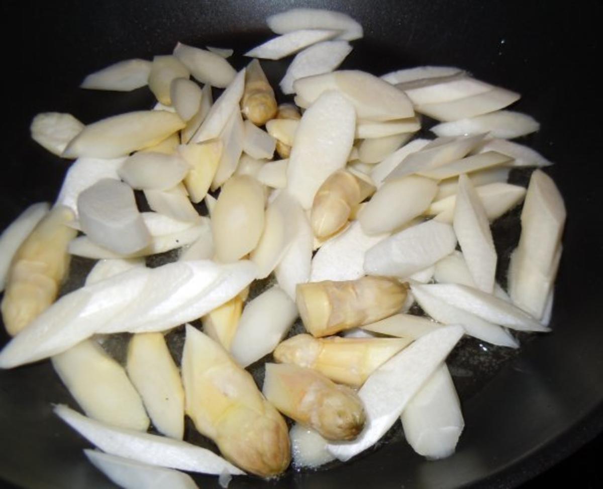 Basilikum-Hähnchen im Speckmantel mit Chili-Kartoffeln und geröstetem Spargel - Rezept - Bild Nr. 9