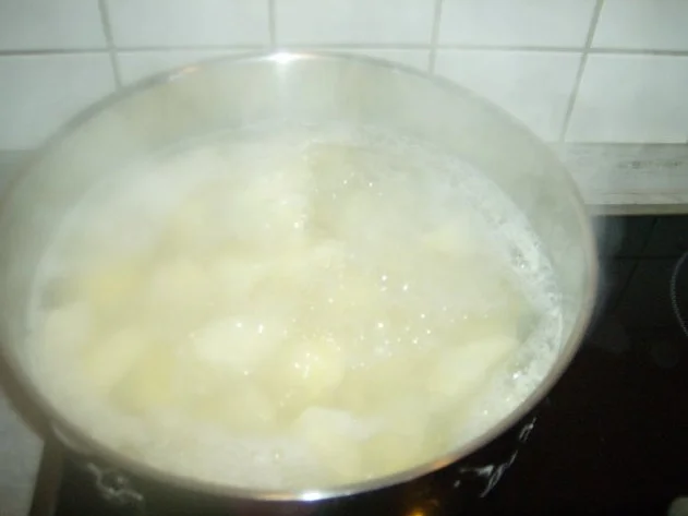 Petersilienkartoffeln mit grünem Spargel und Soße Hollandaise - Rezept - Bild Nr. 3