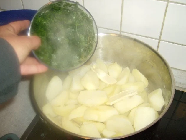 Petersilienkartoffeln mit grünem Spargel und Soße Hollandaise - Rezept - Bild Nr. 5