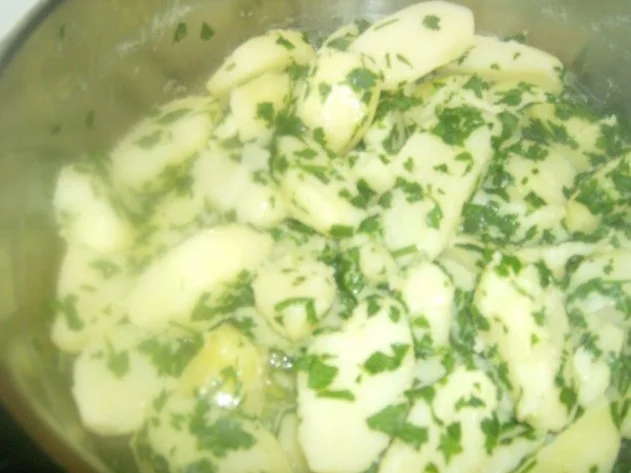 Petersilienkartoffeln mit grünem Spargel und Soße Hollandaise - Rezept - Bild Nr. 6