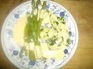 Petersilienkartoffeln mit grünem Spargel und Soße Hollandaise - Rezept