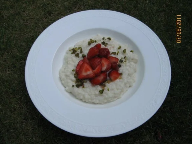 Rezept: Marzipan - Milchreis mit marinierten Erdbeeren Marzipan - Milchreis mit marinierten Erdbeeren - Rezept