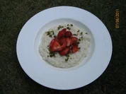 Marzipan - Milchreis mit marinierten Erdbeeren - Rezept