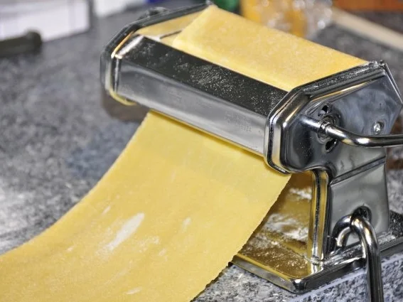 Ravioli mit Frischkäsefüllung und Salbeibutter - Rezept - Bild Nr. 3