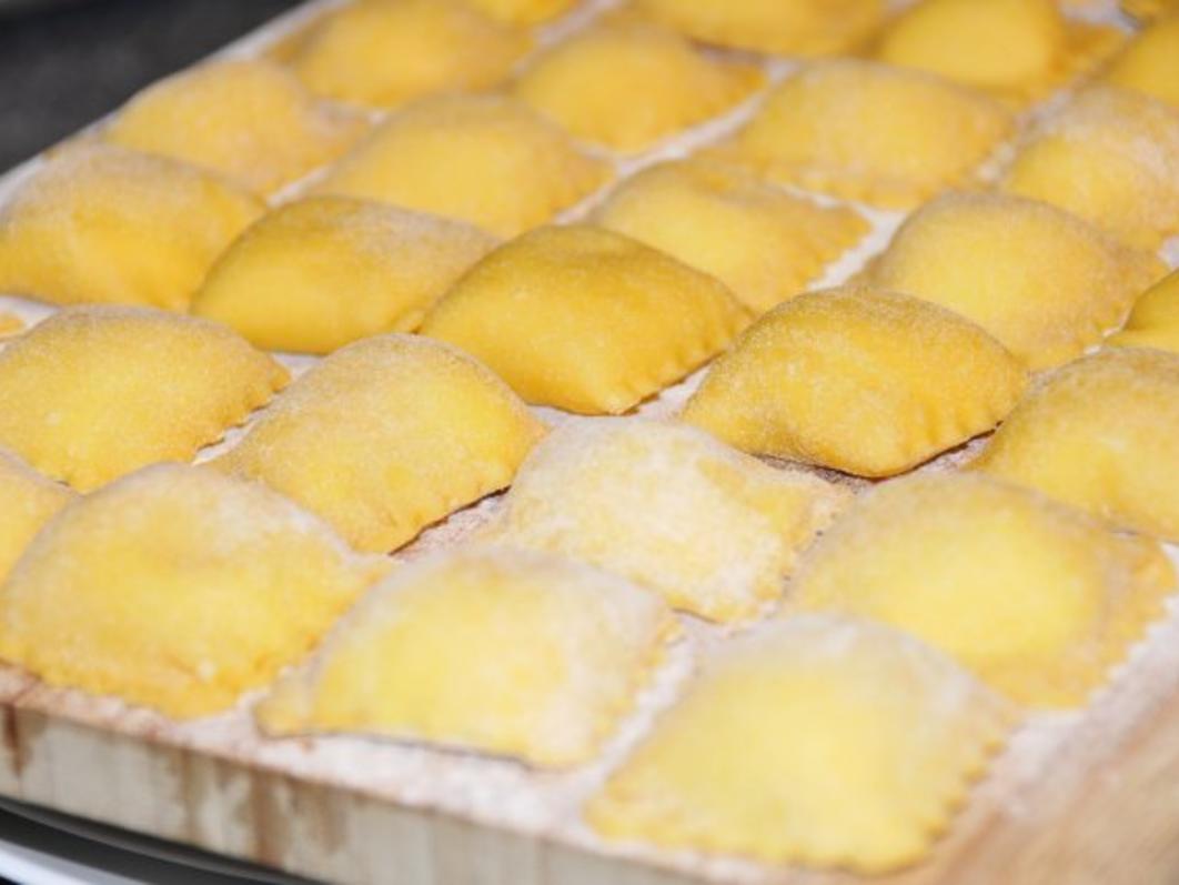 Ravioli mit Frischkäsefüllung und Salbeibutter - von tonka