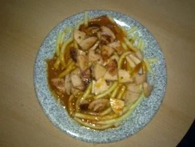 Rezept: Moni's Maccaroni - Tomatensoße und Putenschinkenwurst Moni's Maccaroni - Tomatensoße und Putenschinkenwurst - Rezept